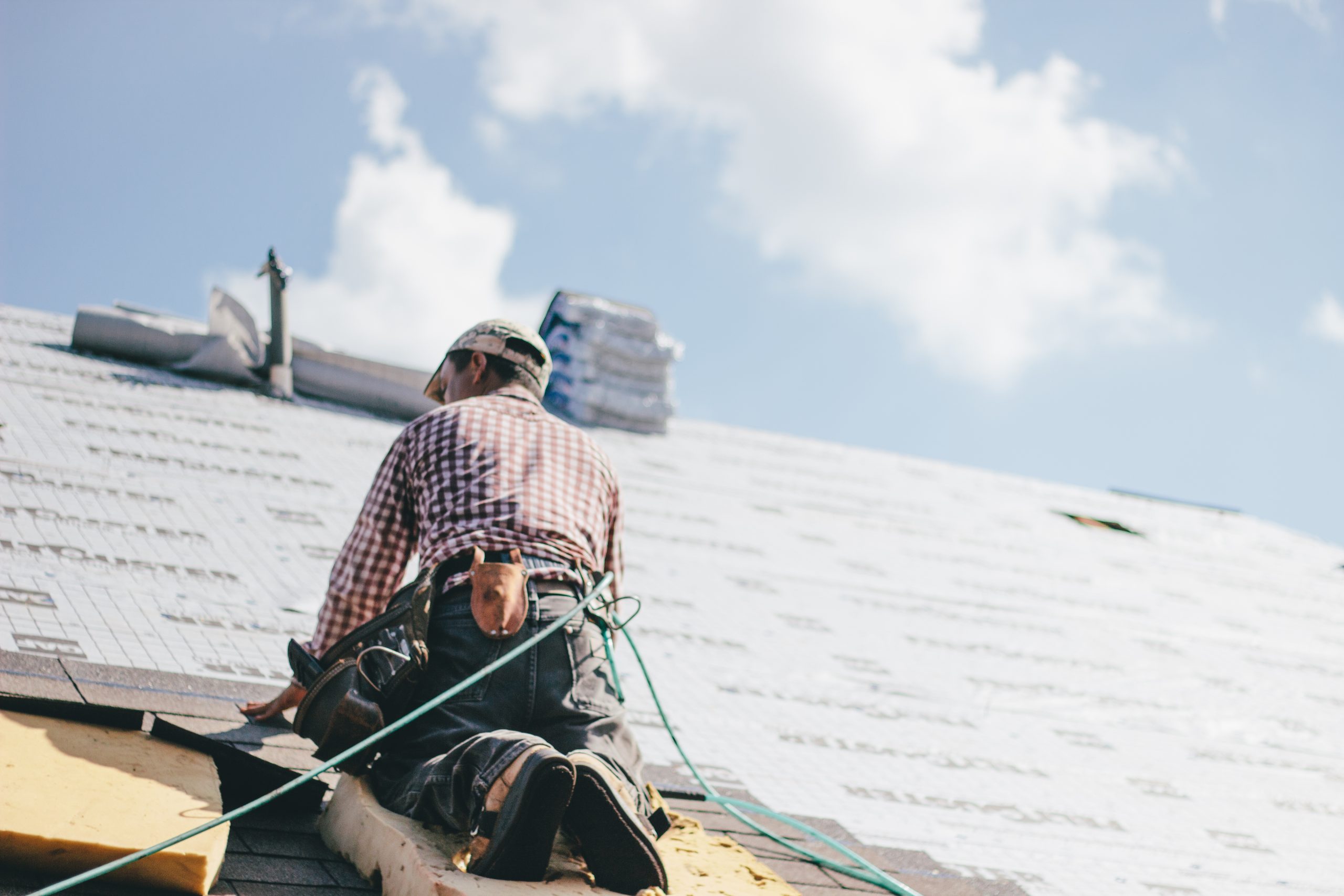 What Sets a Professional Roofing Contractor Apart