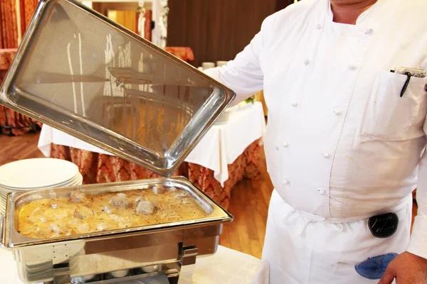 Benefits of Using a Food Warmer Display in Commercial Kitchens